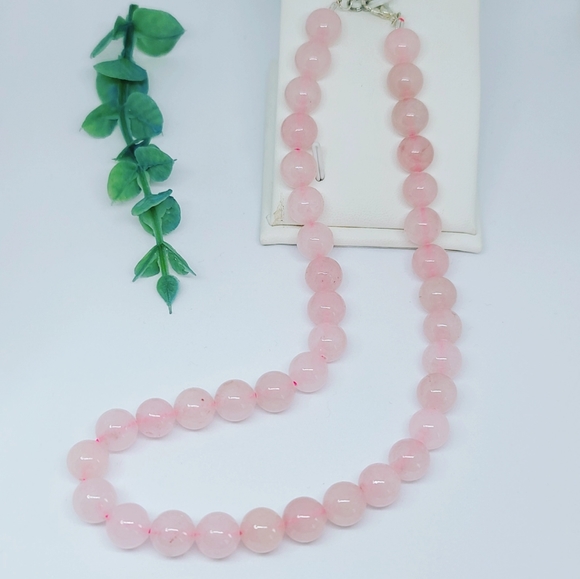 🌼 NWOT Rose Quartz beaded necklace (10mm beads) - Picture 4 of 4